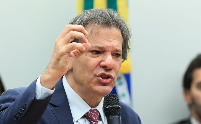 Haddad nega possibilidade de baixar IOF cambial para segurar dólar