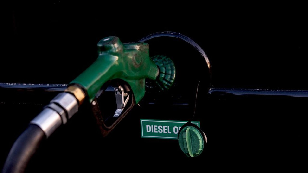 Trump abre caminho para normalizar relações com Moscou ao importar diesel russo, opina especialista