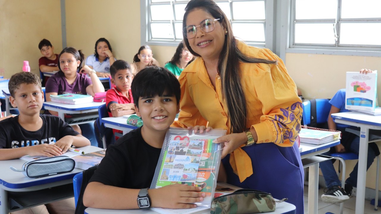 Prefeitura de São José da Laje entrega kits de material escolar para alunos  da rede municipal