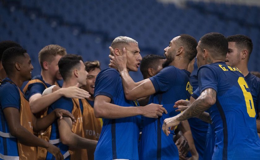 Brasil vence Arábia Saudita com 2 gols de Richarlison e avança em 1º do grupo