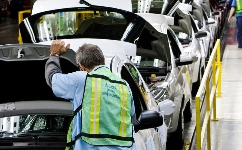 Índice de evolução da produção cai para 46,5 pontos em abril, diz CNI