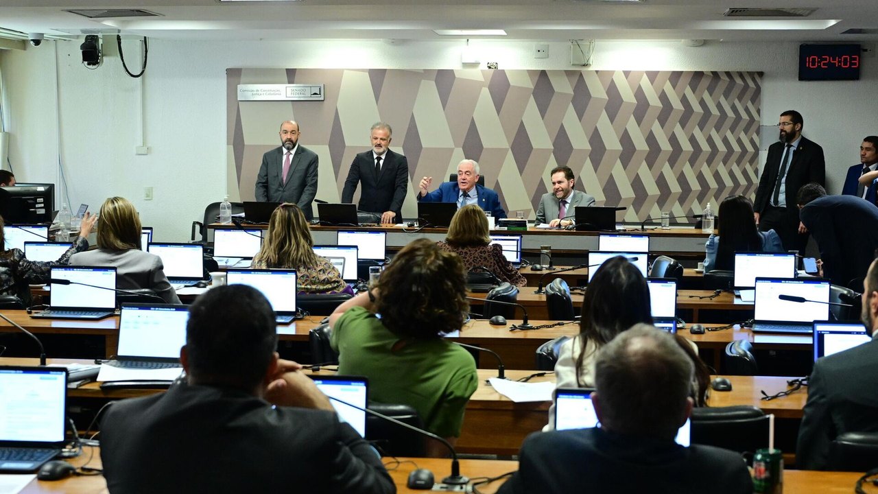 Oposição requenta o tema do voto impresso, apontado por analistas como 'antessala da fraude'