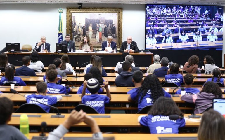 Semana da Criança começa com debatedores defendendo mais avanços na legislação sobre internet