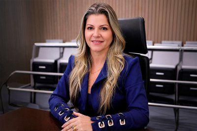 Michelle Palladino assume o Crea-AL e faz história como primeira engenheira eletricista presidente