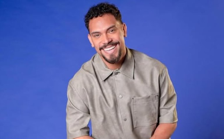 Vinícius admite 'crush' em Renata no 'BBB 25' e surpreende campeã no 'Prêmio gshow'