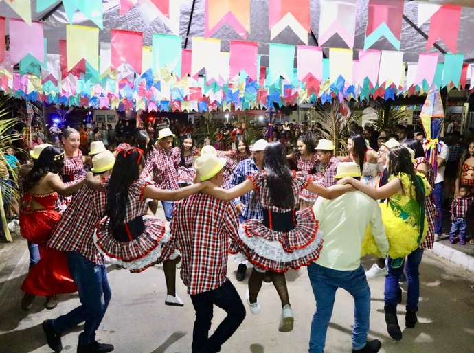 Quadrilha “A Debochada” e Cantor João Barão animam Polo Bonifácio; festejos seguem hoje em Palmeira