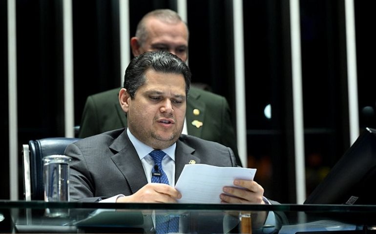 Alcolumbre critica decisão de Gilmar restringindo pedidos de impeachment de ministros do STF: 'Grave ofensa à separação dos Poderes'