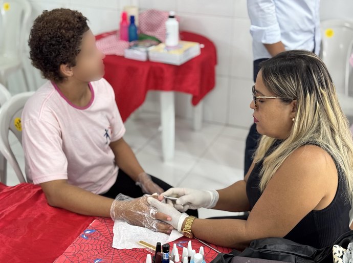 Dia de beleza resgata autoestima de adolescentes em cumprimento de medidas socioeducativas