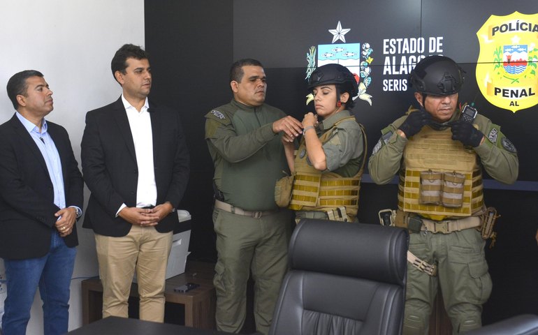 Governo investe na segurança de policiais penais com a aquisição de capacetes balísticos