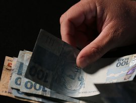 Governo de Alagoas antecipa salário dos servidores estaduais para esta quinta-feira
