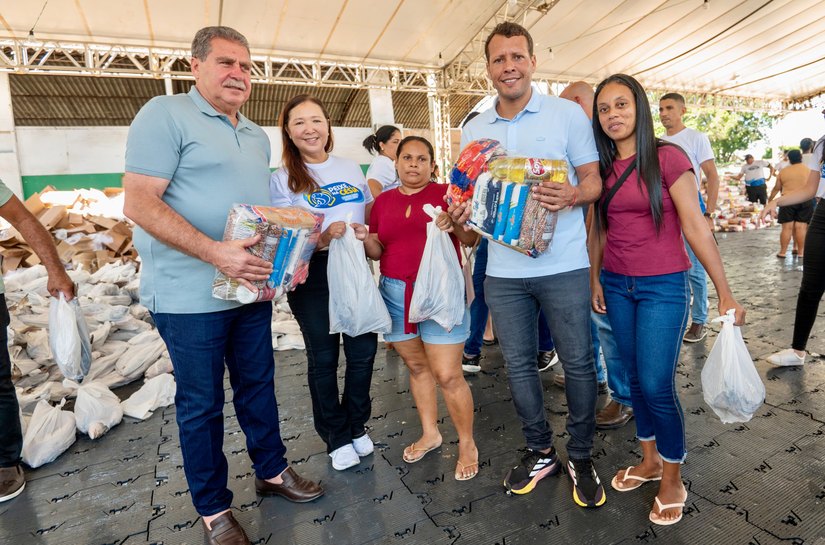 Prefeitura de Murici distribui mais de 20 mil quilos de peixe e cestas nutricionais na Semana Santa