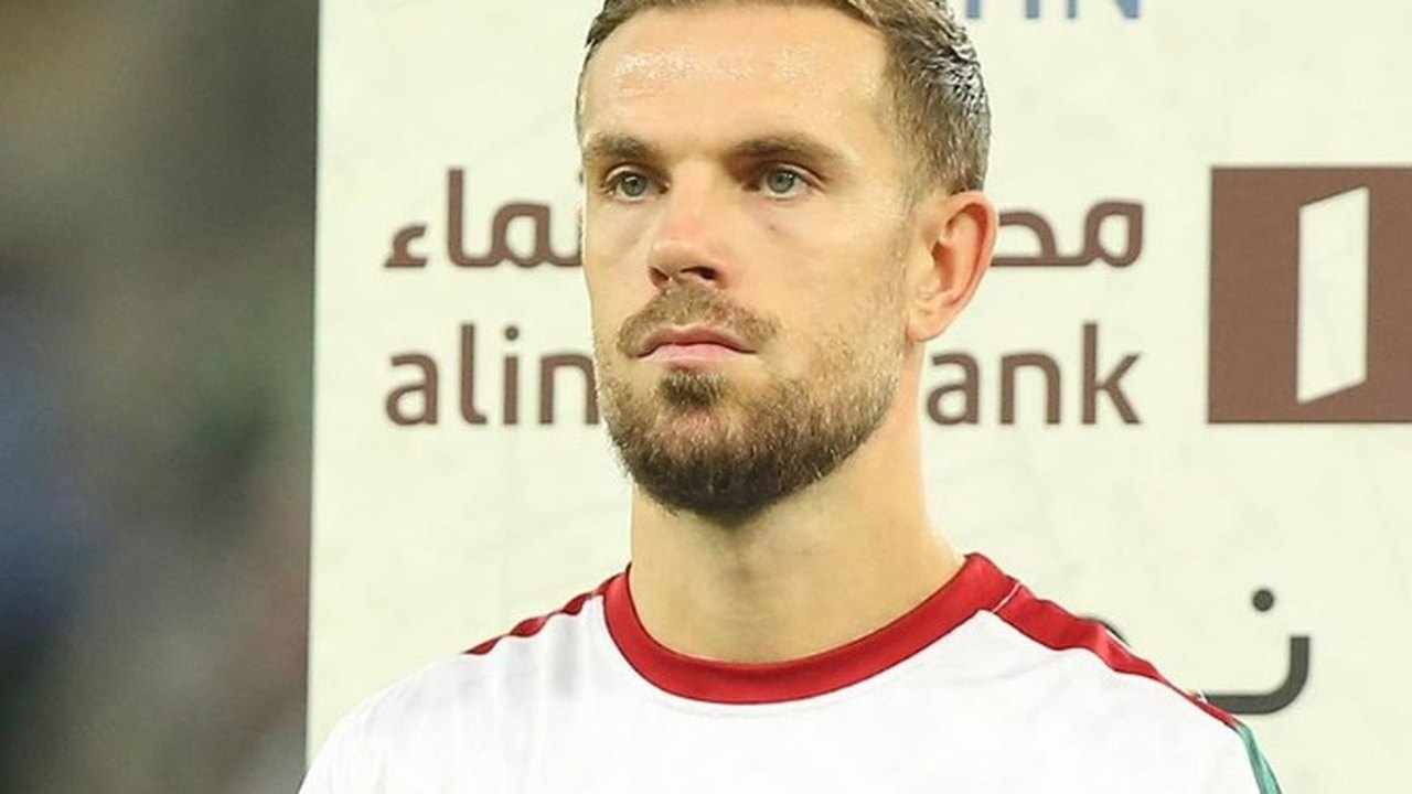 Infeliz na Arábia Saudita, Henderson desperta interesse do Ajax, diz jornal