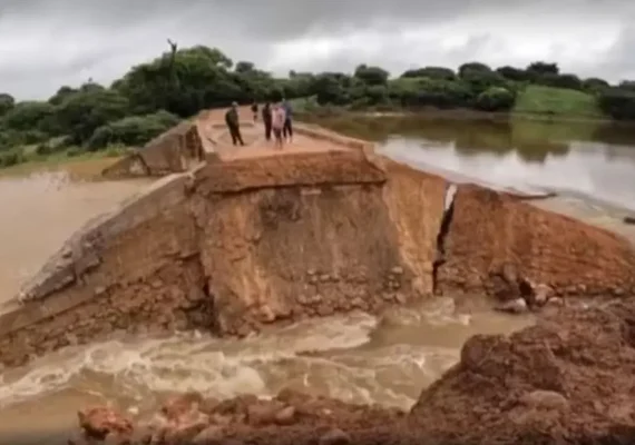 Barragem se rompe e deixa cerca de três mil pessoas isoladas na BA