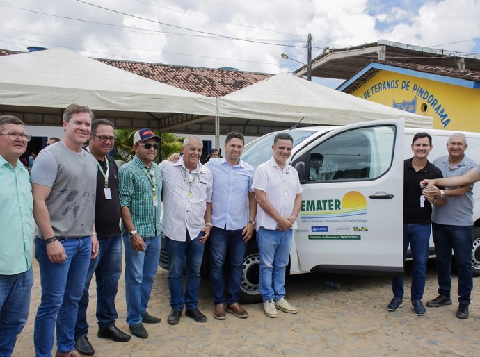 Prefeitura de Coruripe recebe furgão para fortalecer a agricultura familiar