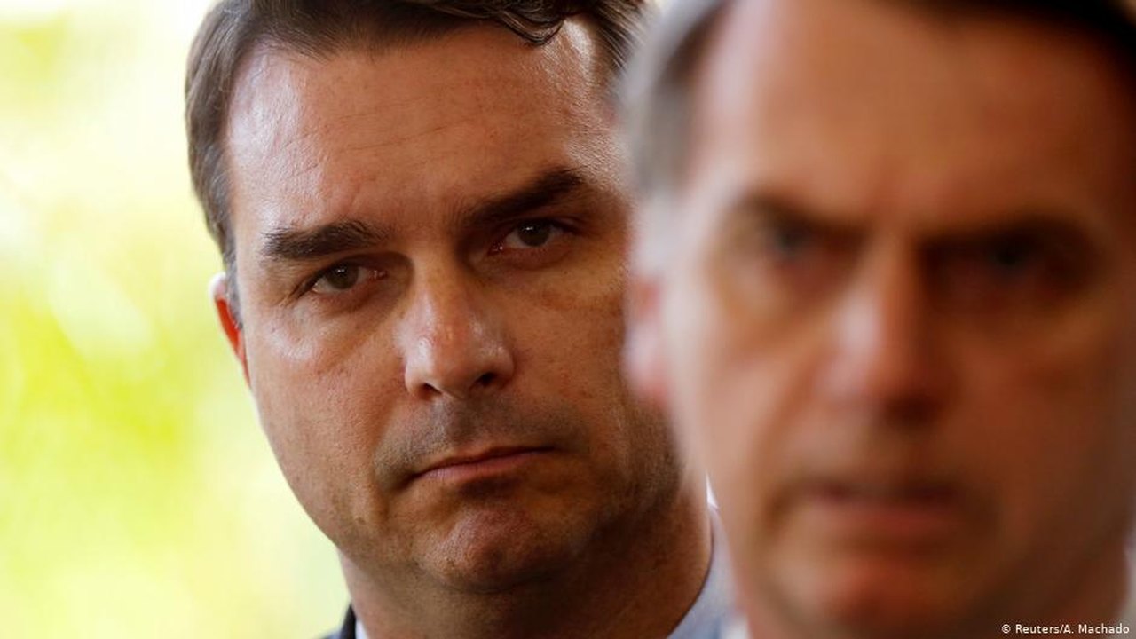 Operação mira ex-assessores de Flávio Bolsonaro