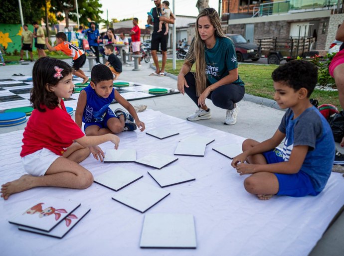Prefeitura de Maceió promove esporte e diversão para crianças do Acauã