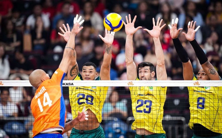 Brasil vence Holanda de virada na Liga das Nações de Vôlei Masculino