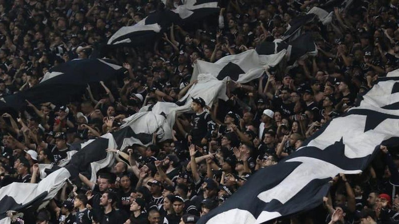 Corinthians entra com ação na Justiça para usar hino 'Campeão dos campeões' sem pagar; entenda