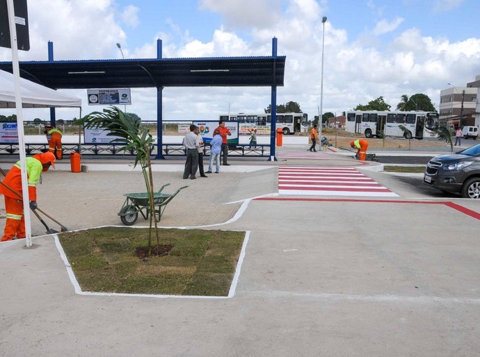 Rui Palmeira inaugura terminal do Village Campestre