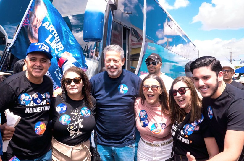 Arthur Lira recebe carinho dos sertanejos em megacaminhadas em Tapera e Senador Rui Palmeira: “O Sertão alagoano vai ter voz, força e vez no Senado”