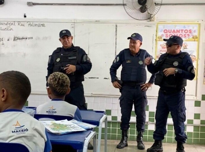 Guarda Municipal reforça segurança estudantil por meio do programa Patrulha Escolar