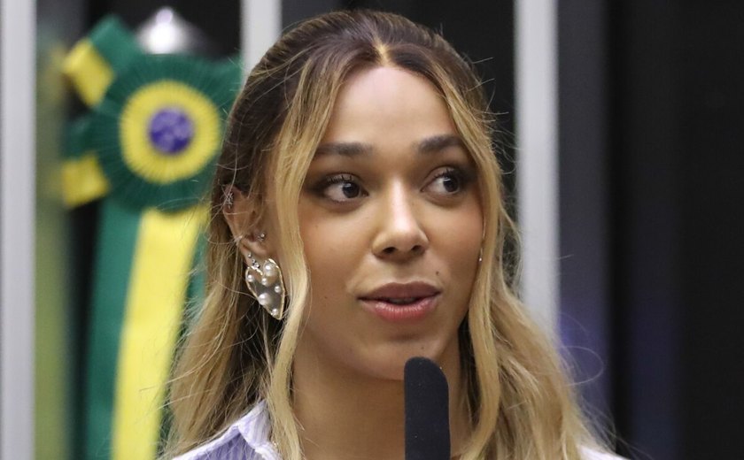 Jornalista diz que EUA vetarão entrada de Felipe Neto e Erika Hilton