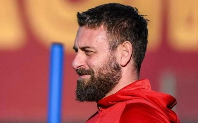 Roma surpreende e demite técnico e ídolo Daniele De Rossi