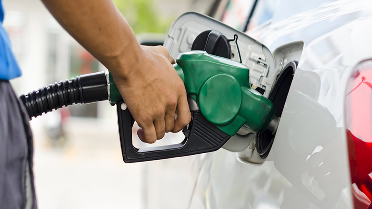 Valor médio da gasolina chega a R$ 6,157; alta é 53,54% desde maio de 2020
