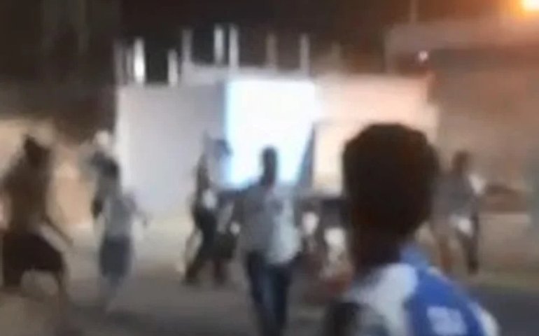 Após clássico, torcidas de CSA e CRB entram em confronto e espalham pânico na parte alta de Maceió