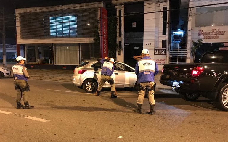 Lei Seca prende cinco condutores após fiscalizações na capital