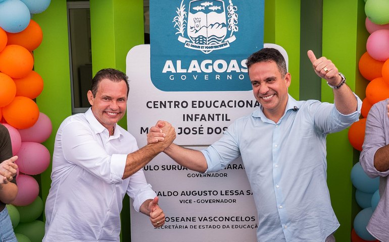 Em Capela, governador entrega creche, autoriza pavimentação e anuncia investimentos em saneamento