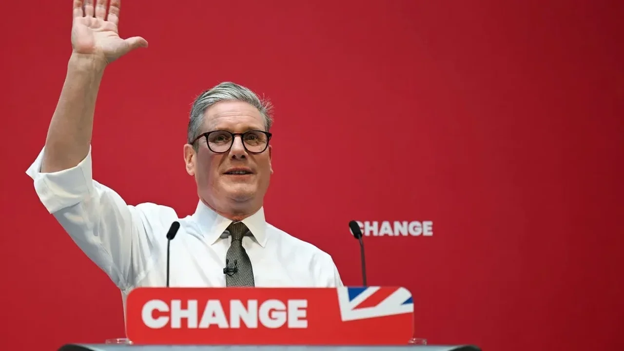 Starmer: Putin não pode achar que pode violar acordo com a Ucrânia