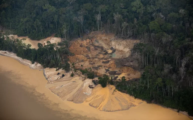 Em dois meses, fogo na Terra Indígena Yanomami cai 62%