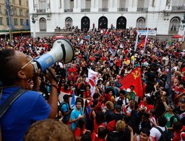 Estudantes fazem atos pelo país em apoio a Lula