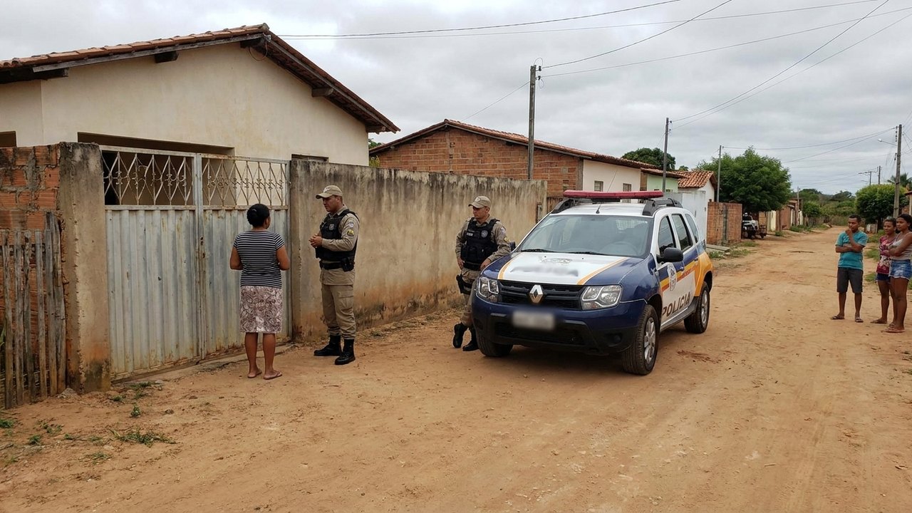 Briga entre vizinhas termina na polícia e mulher responde por injúria em Minador do Negrão