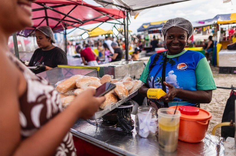Massayó Verão impulsiona economia e gera renda extra para mais de mil ambulantes em Maceió