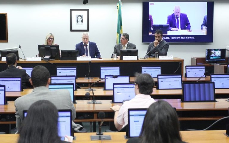 Debatedores relatam dificuldades para retirar passe livre interestadual de pessoas com deficiência