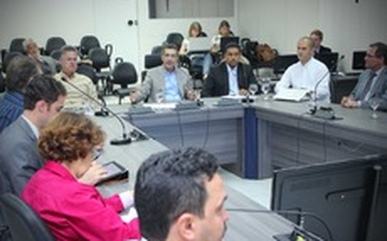 Governo e Grupo Synergy discutem impactos sociais do Estaleiro com instituições