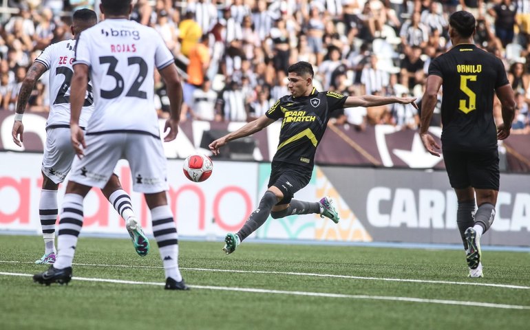 Botafogo apresenta erros antigos, Vasco aproveita e, com dois gols de Vegetti, vence clássico no Nilton Santos