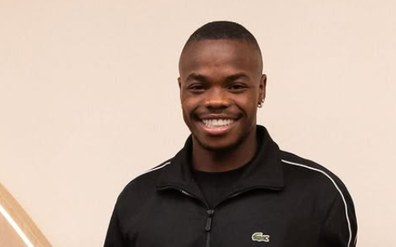 Atacante colombiano contratado pelo Vasco do Rennes desembarca no Rio com 'dores musculares'