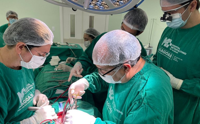 Cirurgião cardíaco português orienta em  Maceió como recuperar válvula cardíaca