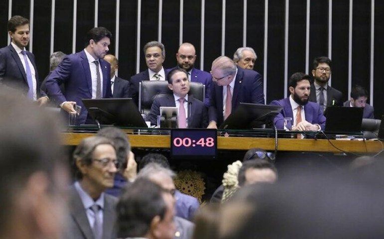 Câmara aprova projeto para regulamentar streamings no Brasil