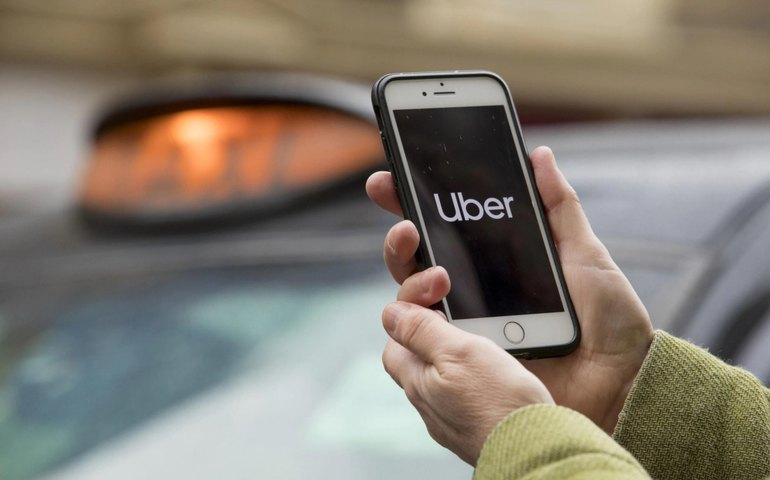 Über quer viagens com moto em SP e RJ; governos tentam barrar