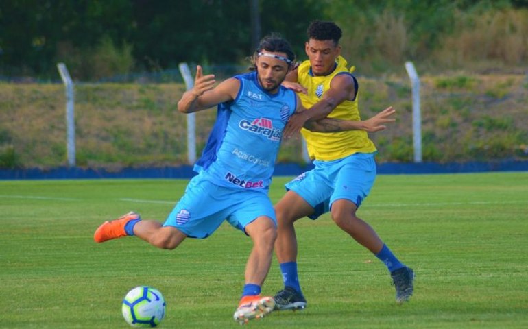 Azulão embarca para enfrentar o Fortaleza