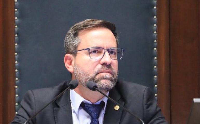 Quem é o vereador que propôs o dia da 'cegonha reborn' e o que diz o projeto vetado por Paes