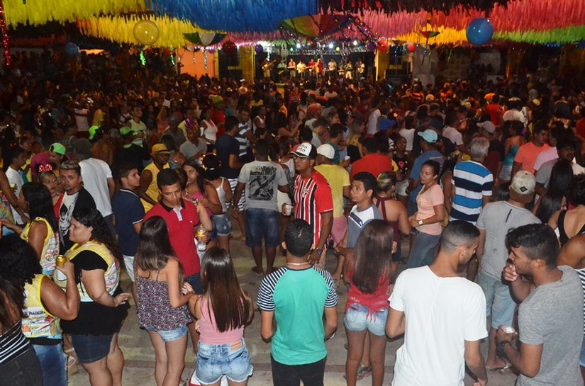 Val Vallin e Sete de Setembro encerram Carnaval de Porto Calvo nesta terça