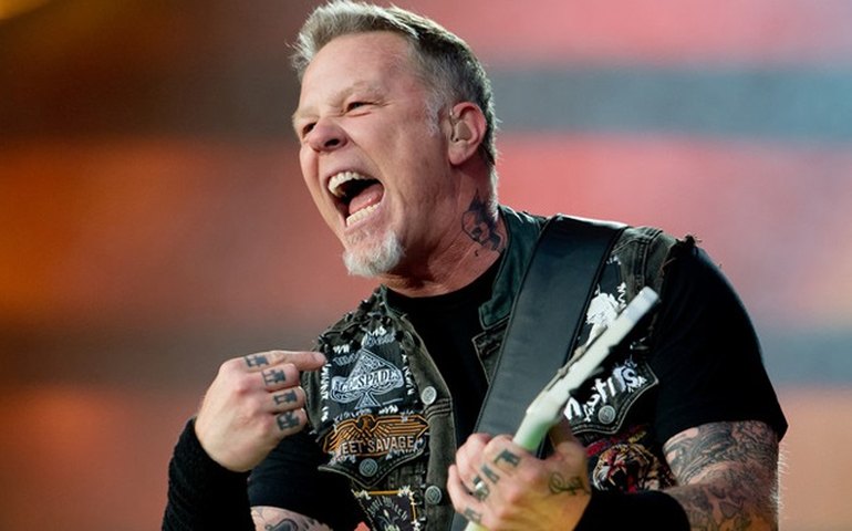 Vocalista do Metallica liga para fã que teve filho em show no Brasil