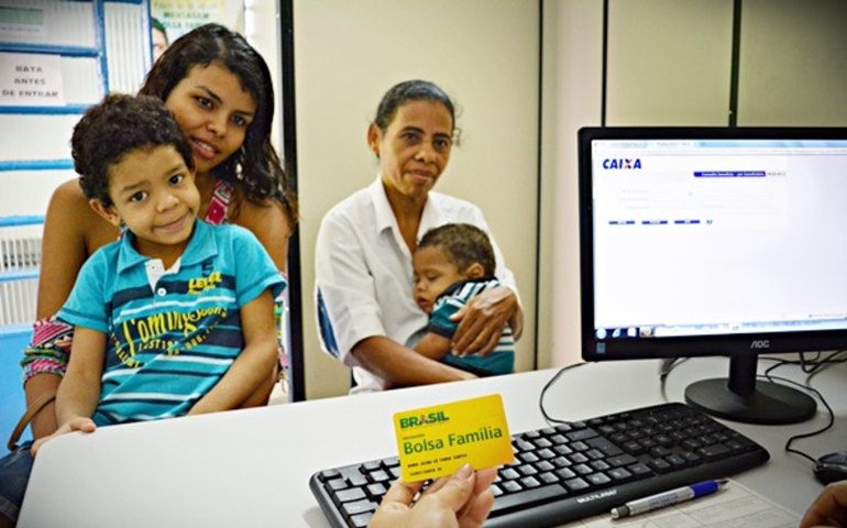 Governo planeja retomar a proposta de retirar o Auxílio Brasil do teto de gastos