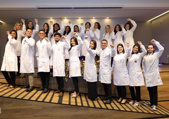 Cerimônia do jaleco do curso de fisioterapia celebra início da jornada acadêmica