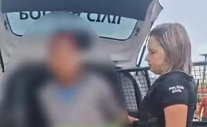 Momento da prisão do homem de 58 anos acusado em crime de estupro contra a neta da esposa dele